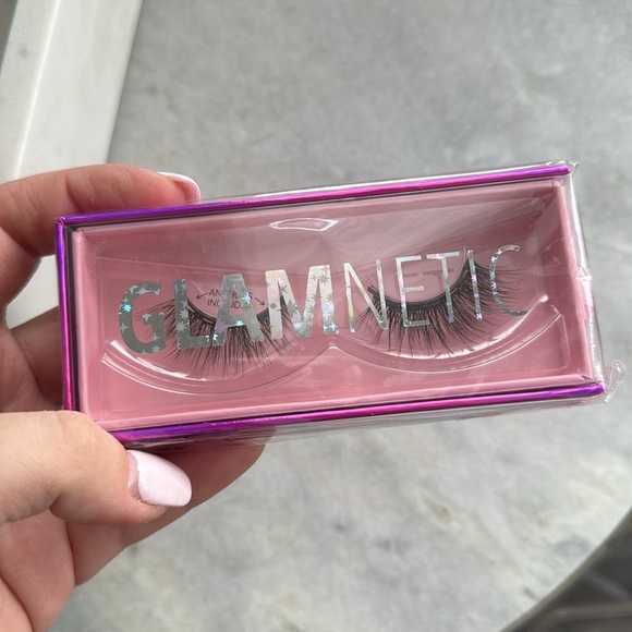 NEW- Glamnetic Vixen Magnetic Lashes - Picture 4 of 7